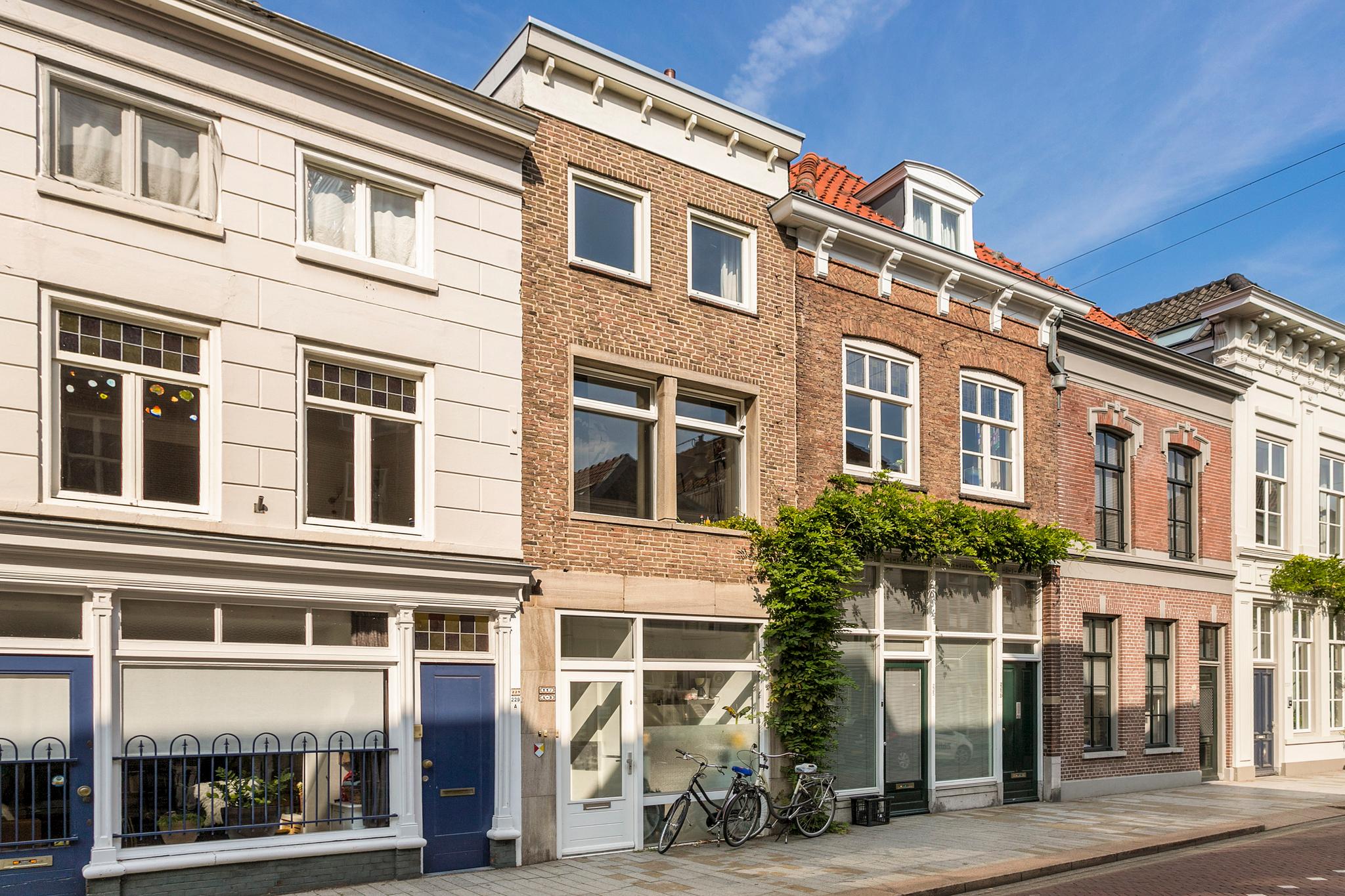 BL100136-14377-112934016