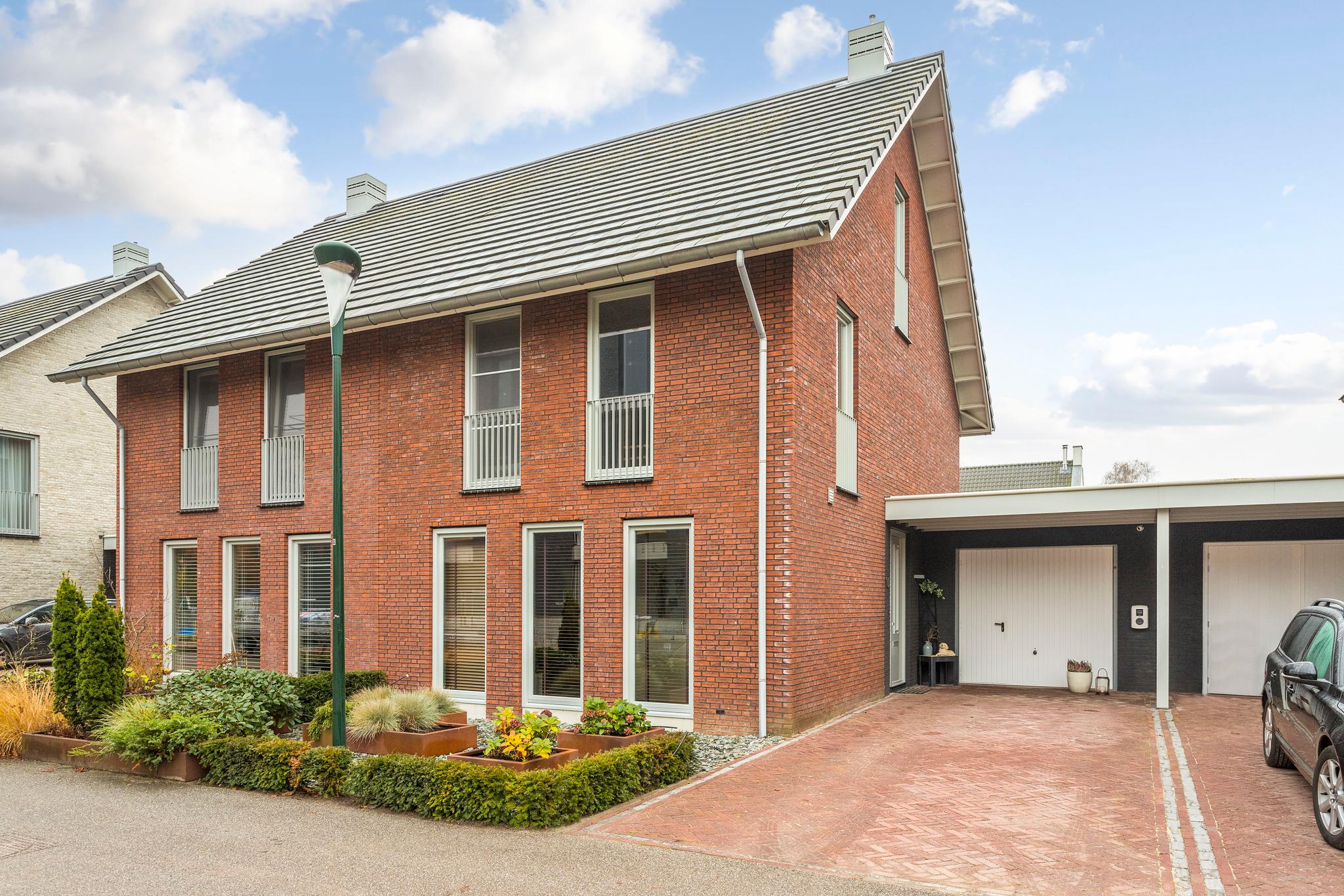 BL100142-14409-117148722