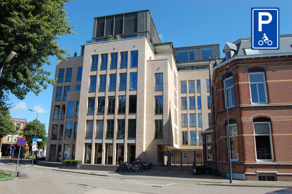 BL100189-16168-Emmaplein,-‘s-hertogenbosch-138396386