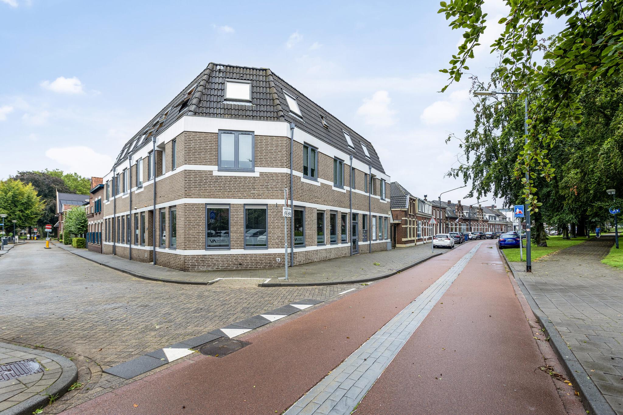 BL100197-16605-152261801