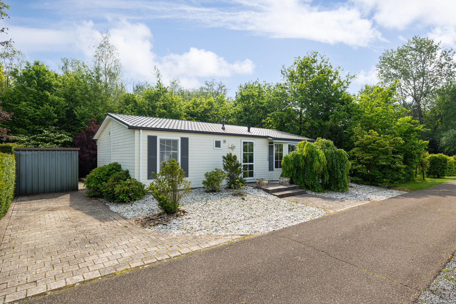 BL100222-18252-183737213