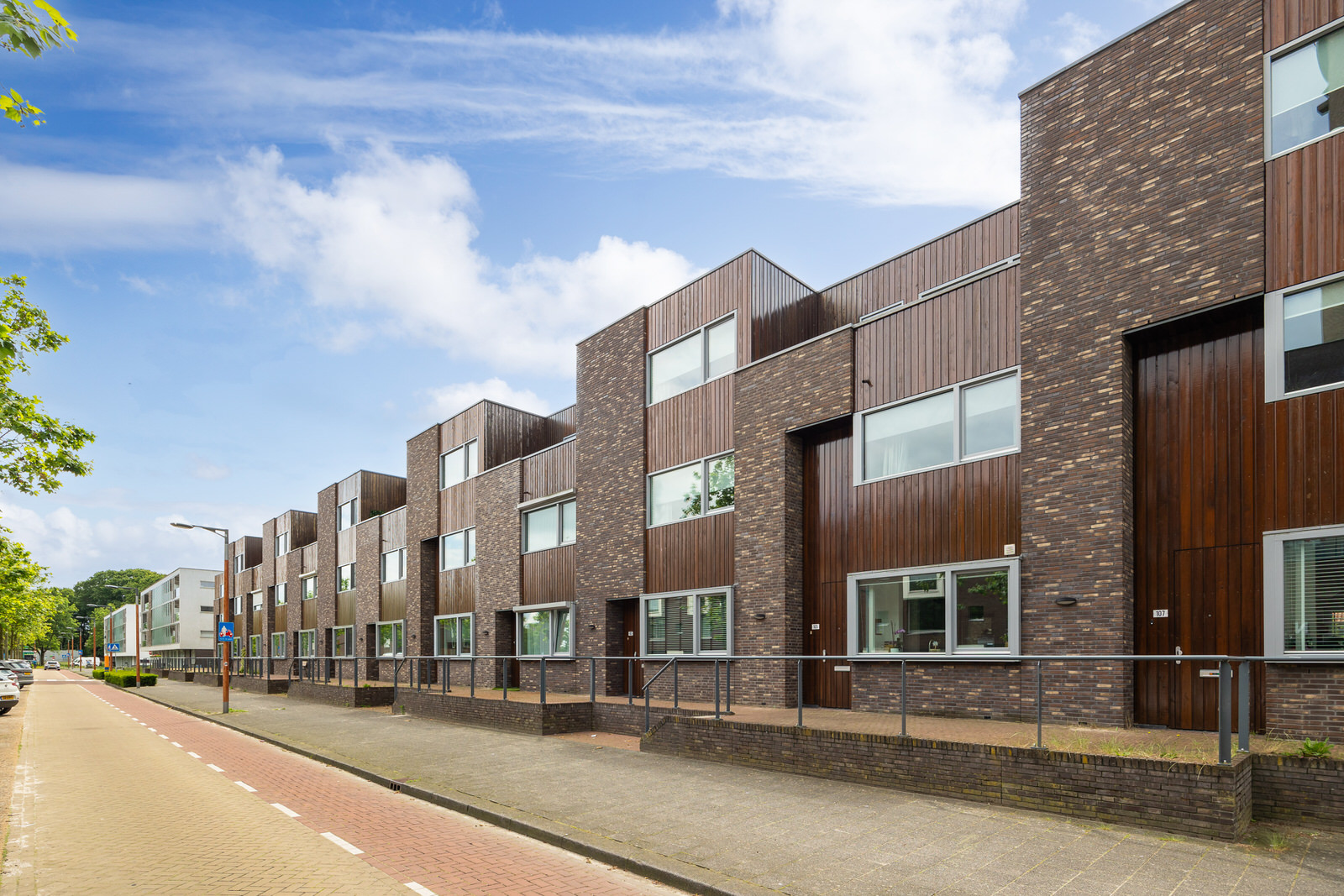 BL100225-18343-185895599